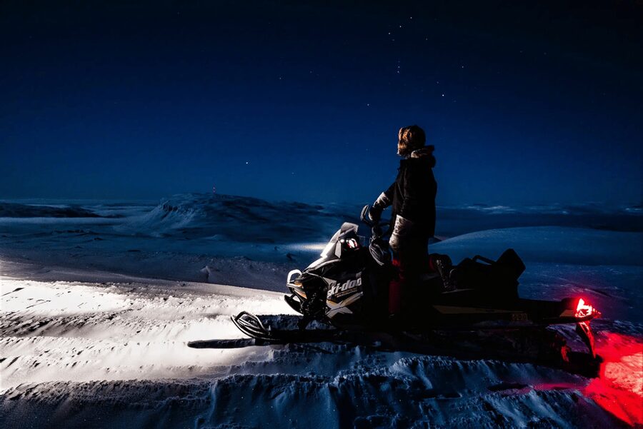 Rovaniemi: Northern Lights Snowmobile Safari with Campfire - Riding Into the Arctic Night