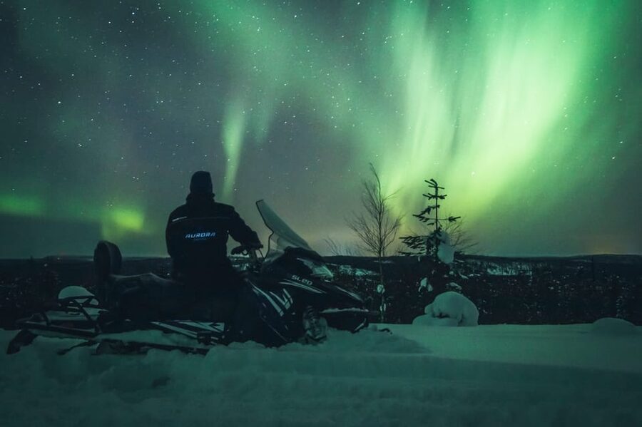 Rovaniemi: Northern Lights Tour with Electric Snowmobiles - Waiting for the Aurora above Rovaniemi