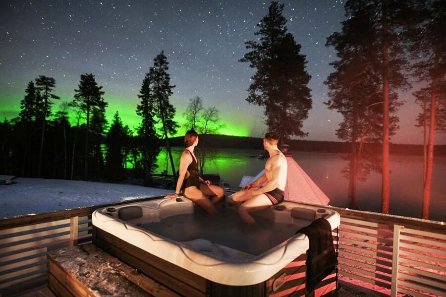 Rovaniemi: Northern Lights Trip with Arctic Sauna & Jacuzzi - Into Rovaniemi’s Arctic forest