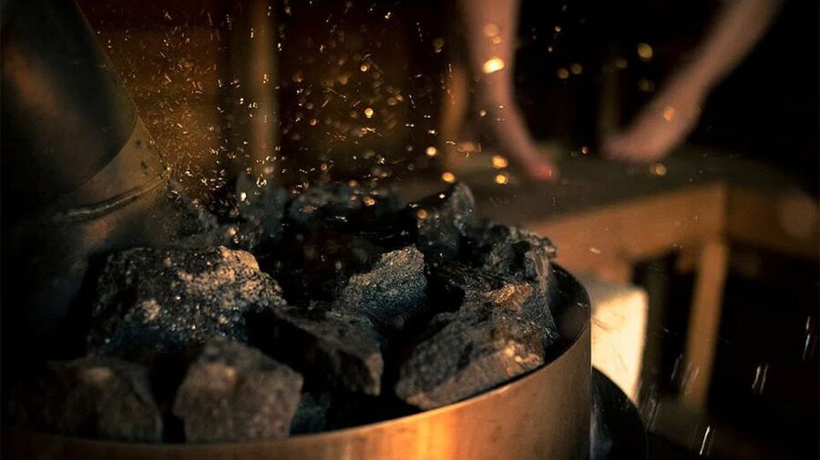 Rovaniemi: Northern Lights Trip with Arctic Sauna & Jacuzzi - Jacuzzi under the Northern Lights