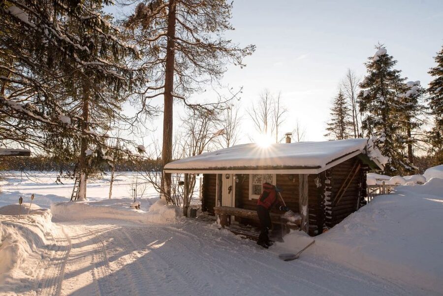 Rovaniemi: Sauna & Ice Swimming Tour with Dinner and Aurora - A wooden cottage, open fire, and smoked salmon