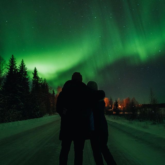 Rovaniemi: Small Group Aurora Hunt-full money back guarantee - Crossing toward Sweden when Finland is cloudy