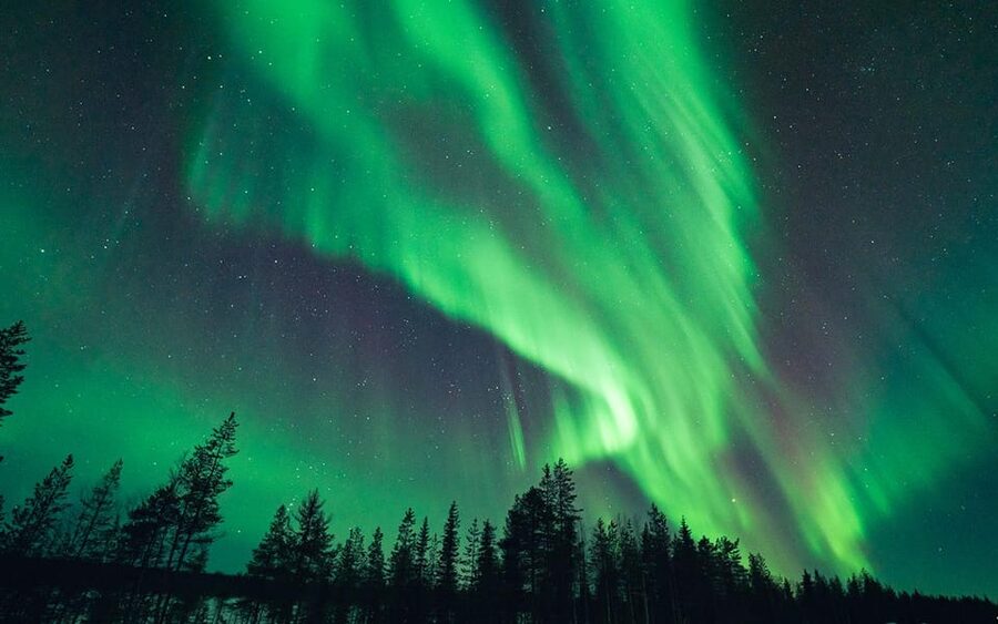 Rovaniemi: Small Group Aurora Hunt-full money back guarantee - Why the heated car changes the night