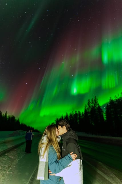 Rovaniemi: Small Group Northern Lights Guaranteed Sightings - Inside the vehicle with a small group