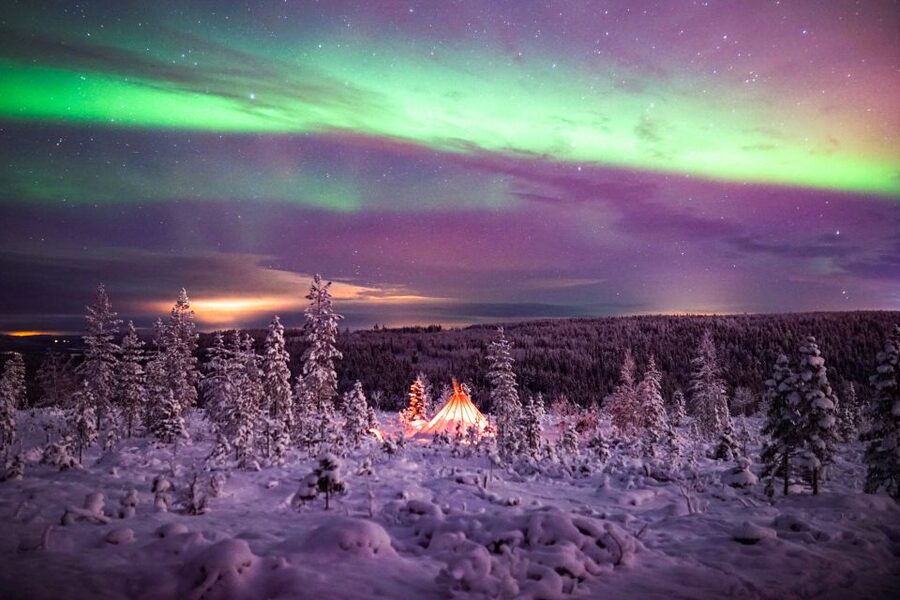 Rovaniemi: Small-Group Northern Lights Wilderness Tour - Frozen lakes, rivers, and the silence of Lapland