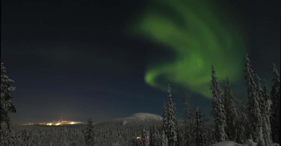 Ruka: Searching for the northern lights with snowshoes - Timing, meeting points, and transport