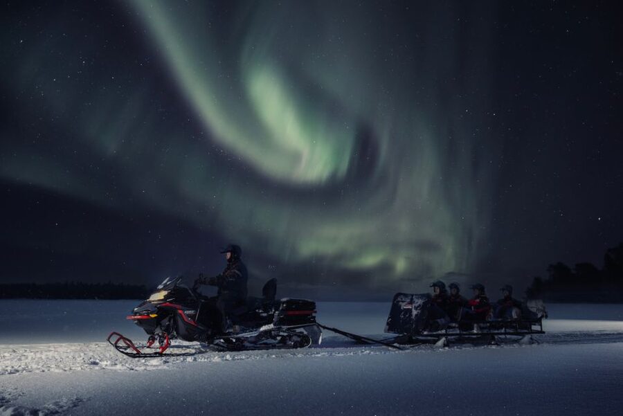 Ruka: Starlight sledging to search for Northern Lights - A night ride into Ruka’s frozen forest