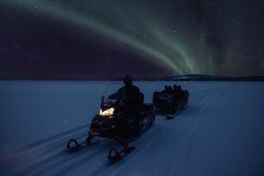 Ruka: Starlight sledging to search for Northern Lights - Pickup, timing, and the minimum group rule