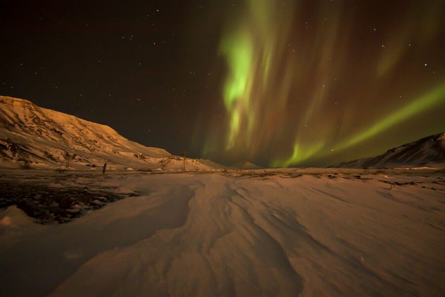 Small-Group Premium Northern Lights Tour from Reykjavik - What happens at the outdoor stops