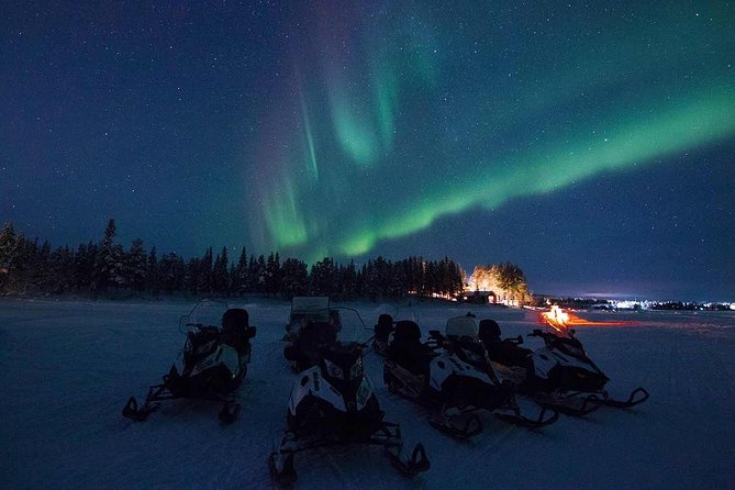 Snowmobile Aurora Expedition with dinner - A Northern Lights hunt with real driving time