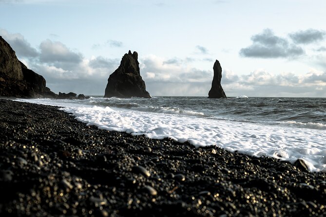 South Iceland Highlights and Northern Lights Combo Full-Day Tour - Seljalandsfoss: walk behind the falling water