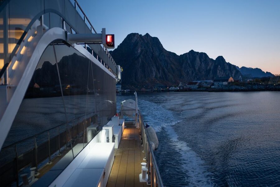 Svolvær: Northern Lights and Full Steam Cruise with Tasting - Small details that make a difference