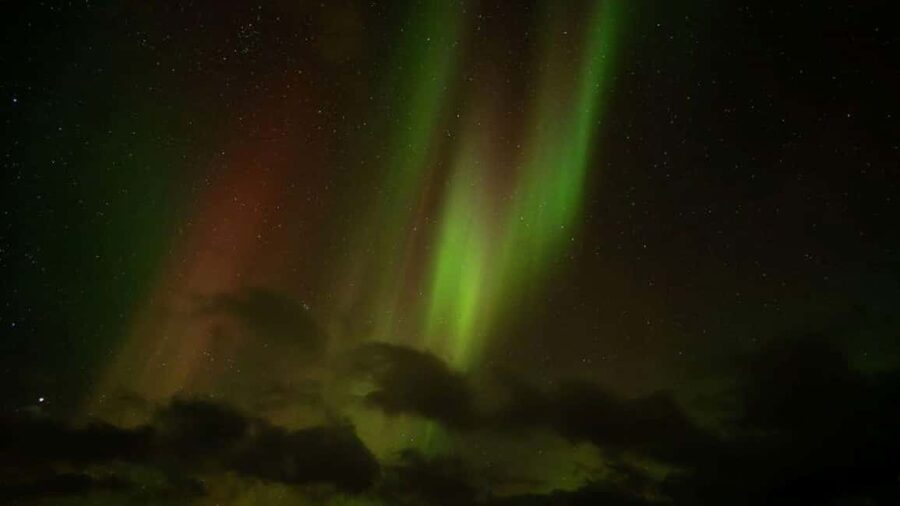 Svolvær: Northern Lights Tour with Hot Drinks & Photos - Key points at a glance