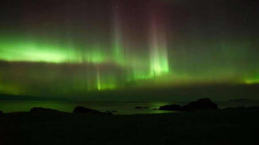 Svolvær: Northern Lights Tour with Hot Drinks & Photos - Why a seven-person van makes a difference