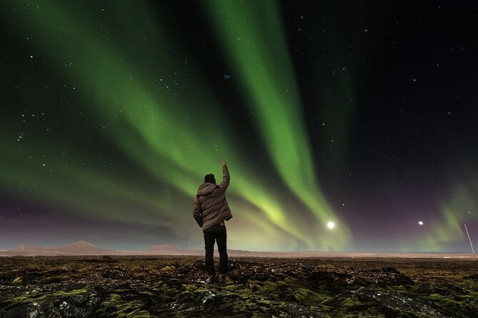 The Aurora Tour - small group, northern lights - Campfire comforts in a cold Arctic night