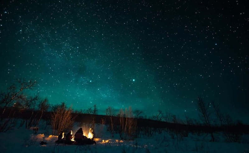 Tromsø: All inclusive Aurora Hunt with photos, food & drinks - Campfire food and Arctic waiting time