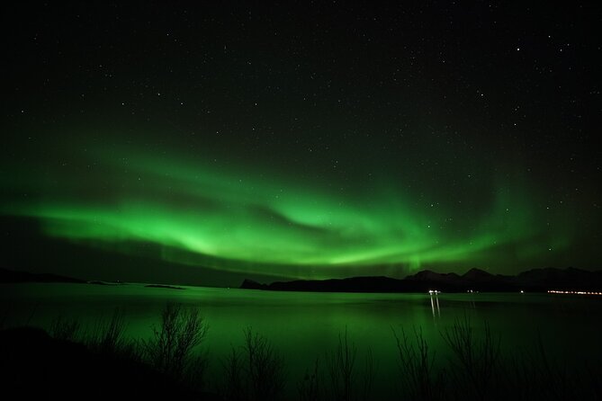 Tromso Aurora Chase by Minibus with Thermal Suit, Snack and Photo - Kilpisjärvi and the longest chase