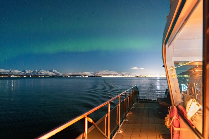 Tromso Aurora Cruise with 3-Course Dinner - Looking for the northern lights around Tromsøya