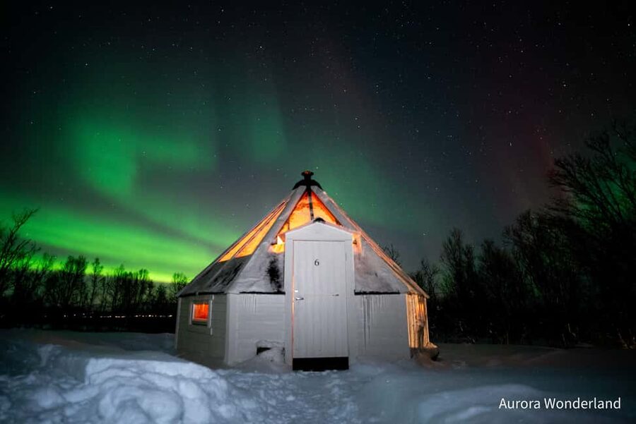 Tromsø: Aurora Crystal Lavvo Experience with Snowshoeing - Lunch, winter gear, and a 2-kilometer walk