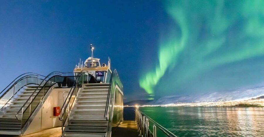Tromsø: Aurora Dinner Cruise by Hybrid-Electric Catamaran - Meeting at the Tromsø pier