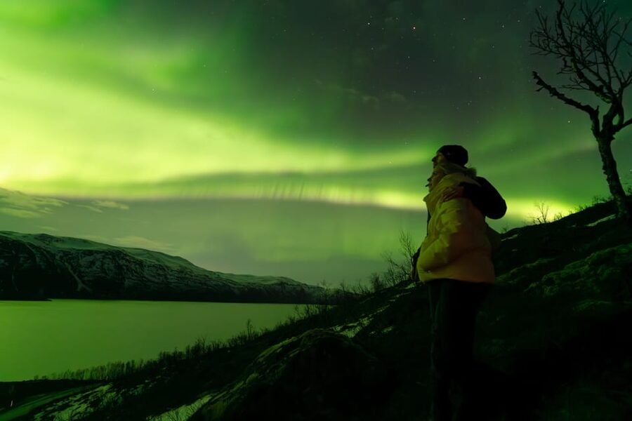 Tromsø: Aurora Quest Minibus Adventure - The photography package deserves a careful look