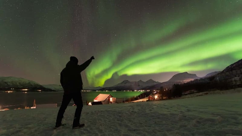 Tromsø: Aurora Safari Chase with Photos - Getting your Northern Lights portraits
