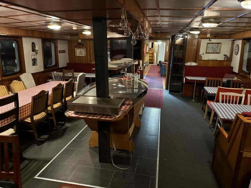 Tromsø: Evening dinner cruise with possible northern lights - The bar, saloons, and time indoors