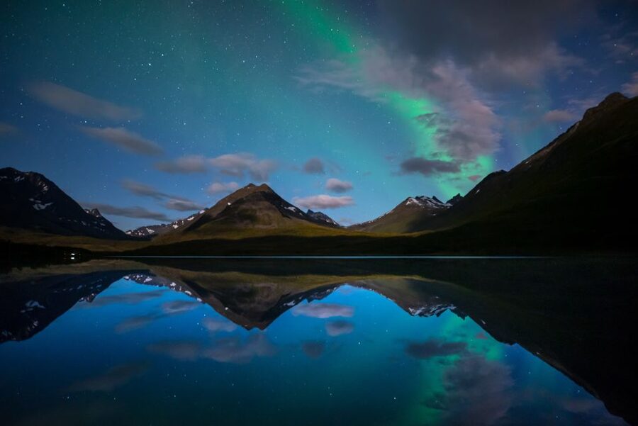 Tromsø: Expert Aurora Hunt - Thermal Gear, Food, Campfire - Thermal suits, boots, and staying warm outdoors