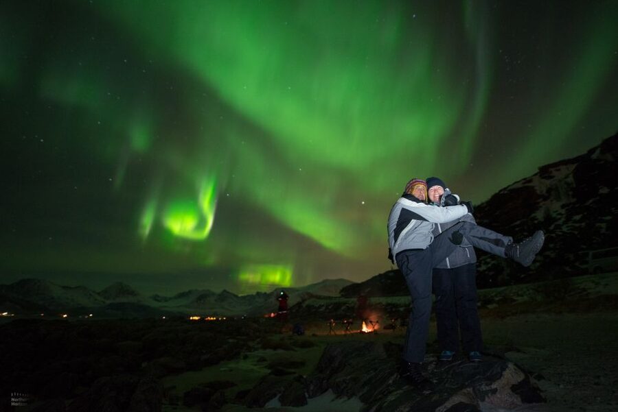 Tromsø: Expert Aurora Hunt - Thermal Gear, Food, Campfire - Aurora portraits and practical night photography