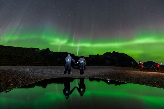 Tromsø Fjordland Aurora Chase Northern Lights by the Arctic Sea - The campfire makes the waiting easier