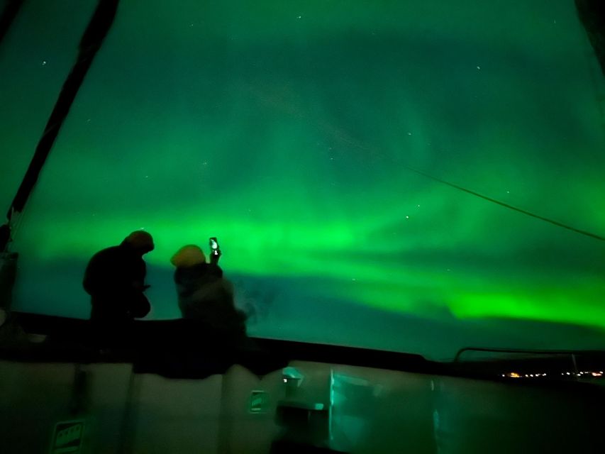 Tromso: Luxury Northern Lights Cruise with Hot Tub & Dinner - Sailing Through Grindøysundet