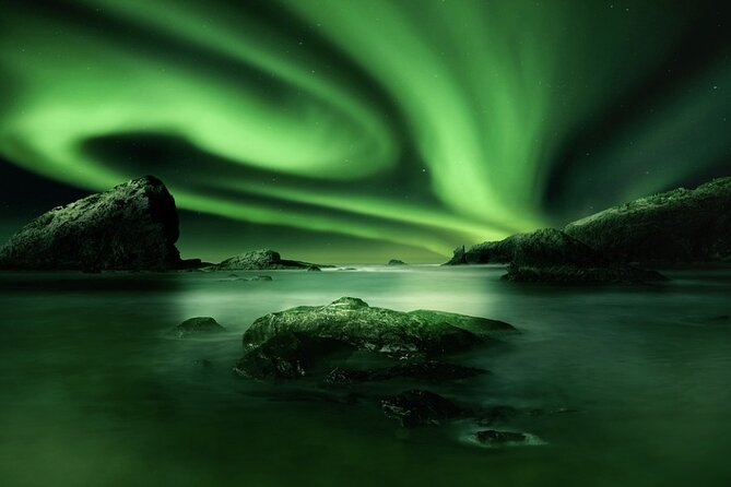 Tromsø, Northern Lights and Wilderness Evening Catamaran Cruise - Watching the sky from cabin and deck