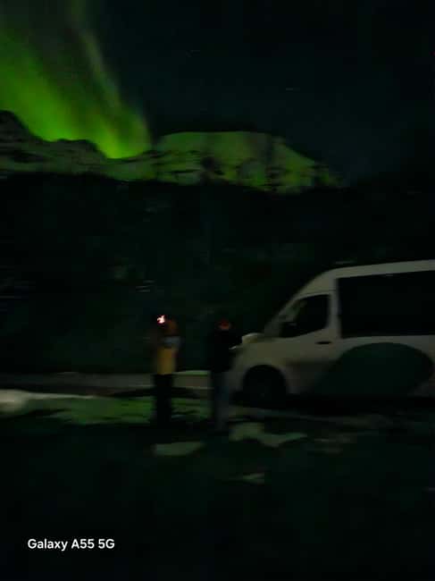 Tromsø: Northern Lights Bus Tour – Chase the Aurora Borealis - Making the most of the photo stop