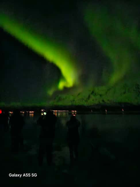Tromsø: Northern Lights Bus Tour – Chase the Aurora Borealis - The guide, stories, and time outside