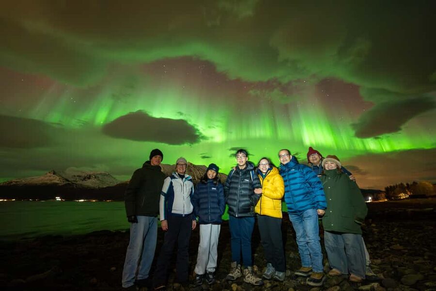Tromsø: Northern Lights Chase, Local Guide, Foods & Pictures - Inside the van, where the chase begins