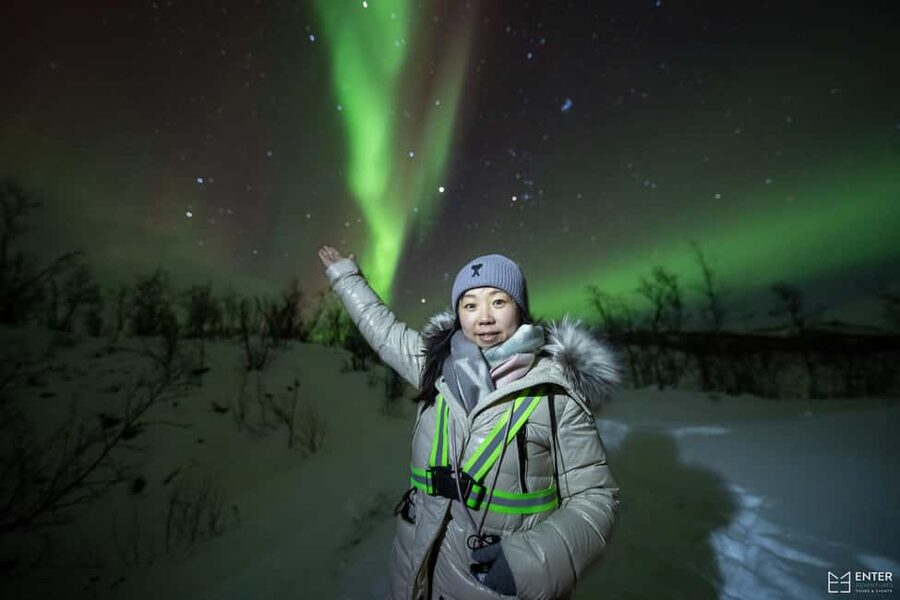 Tromsø: Northern Lights Chase with Expert Guides & Photos - Leaving Kaigata 2B after dark