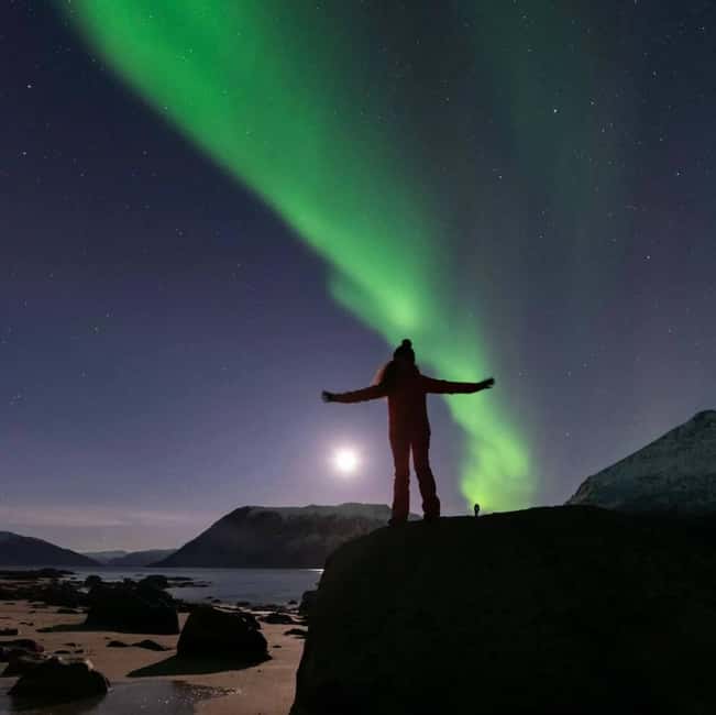 Tromsø: Northern Lights Chase with Photos and Guide - Keeping warm during a minus 30 degree night