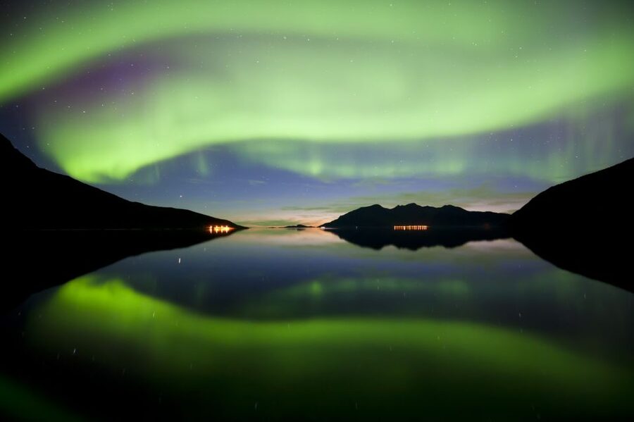 Tromsø: Northern Lights Cruise with 2nd Chance Guarantee - What the guides add to the night