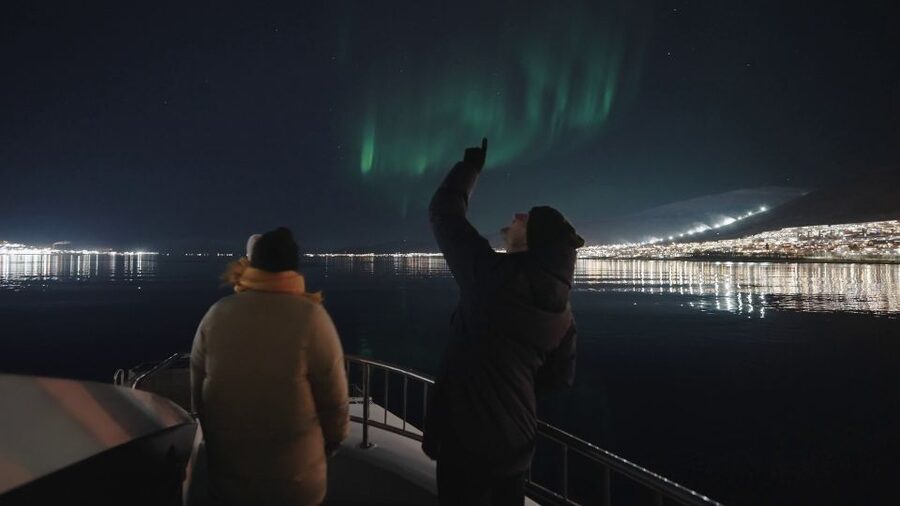 Tromsø: Northern Lights Cruise with 2nd Chance Guarantee - Photography from a moving catamaran