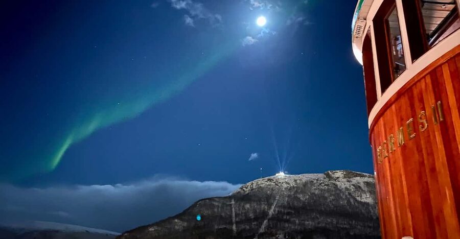 Tromsø: Northern Lights Dinner Cruise - Watching for the Northern Lights