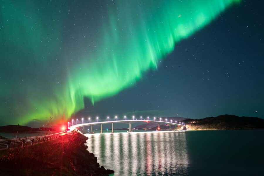 Tromsø: Northern Lights Hunt with a Professional Photographer in Spanish - Who should book this Spanish-language tour