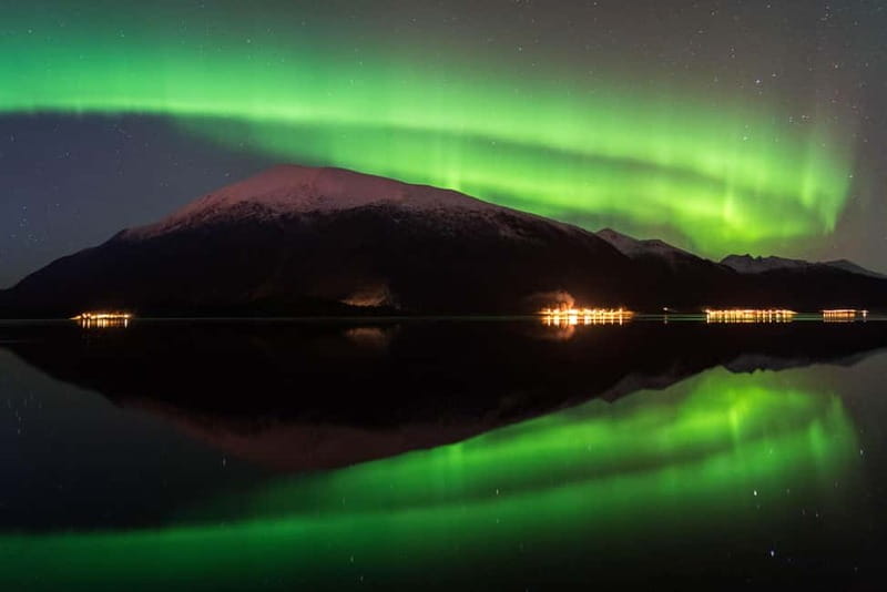 Tromsø: Northern Lights Hunt with Photographer - Who will enjoy it most