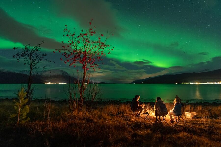 Tromsø: Northern Lights Hunt with Photos and Hot Food - Key points to know before booking