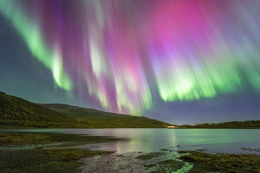 Tromsø: Northern Lights Hunt with Photos and Hot Food - Thermal suits, snow, and the cold reality