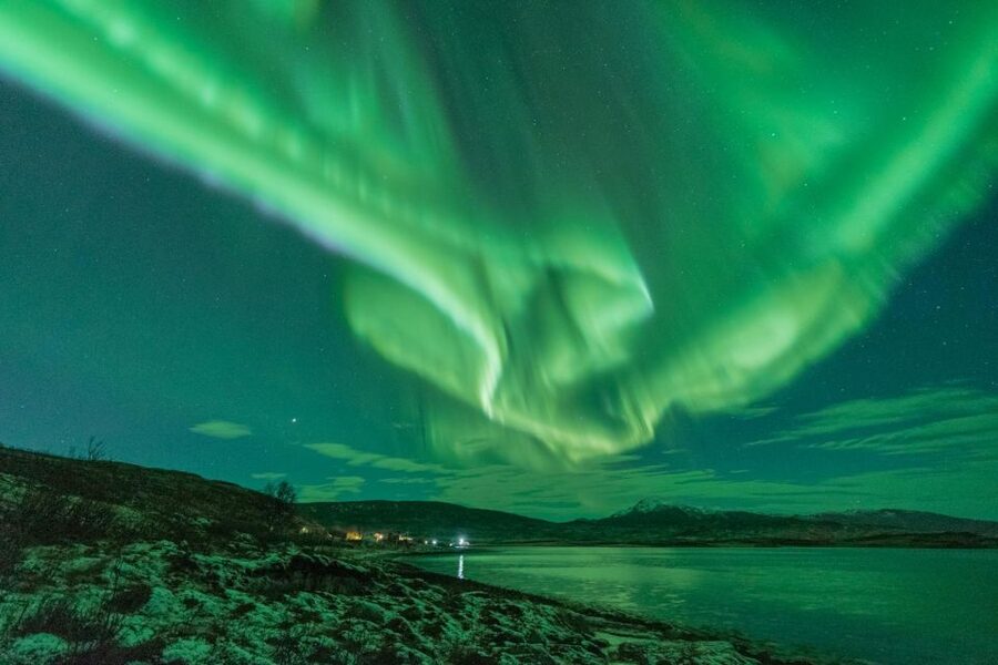 Tromsø: Northern Lights Hunt with Photos and Hot Food - Guides who shape the experience