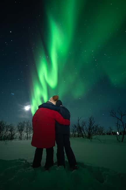 Tromsø: Northern Lights in a Minivan with Free Photos and a Hot Meal - Photography Help That You Can Actually Use