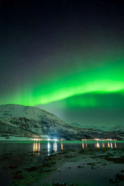 Tromsø: Northern Lights in a Minivan with Free Photos and a Hot Meal - Meeting at Scandic Ishavshotel and Leaving Tromsø