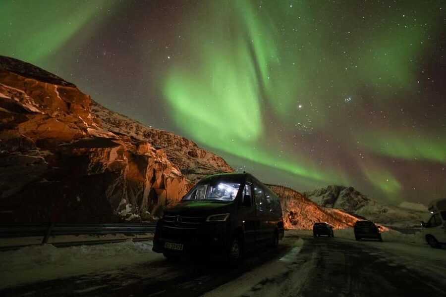 Tromsø: Northern Lights Minibus Tour with Local Experts - Key points to know before booking