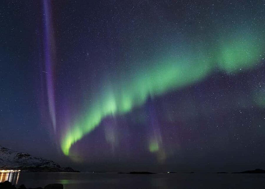 Tromsø: Northern Lights Minibus Tour with Local Experts - Photos are a strong extra, with one point to clarify