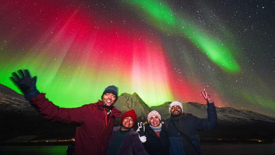 Tromsø: Northern Lights Pioneer Tour with Photos Included - What happens during a bonfire stop
